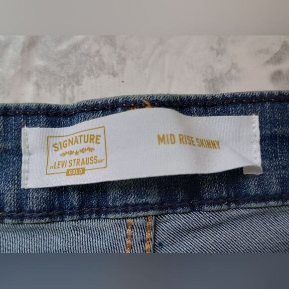 NWT Signature Levi's Strauss Gold Mid Rise Skinny Size 24 Short - Picture 6 of 6